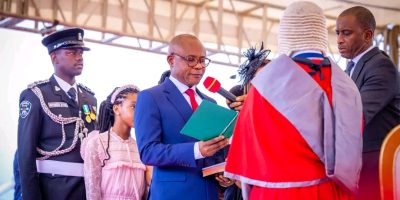 Peter-Mbah-being-sworn-in-by-state-chief-judge-Raymond-Ozoemena-on-Monday.jpg